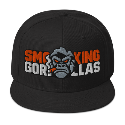SMOKING GORILLAS - Snapback Cap in Schwarz – Vorderansicht mit gesticktem Teamlogo